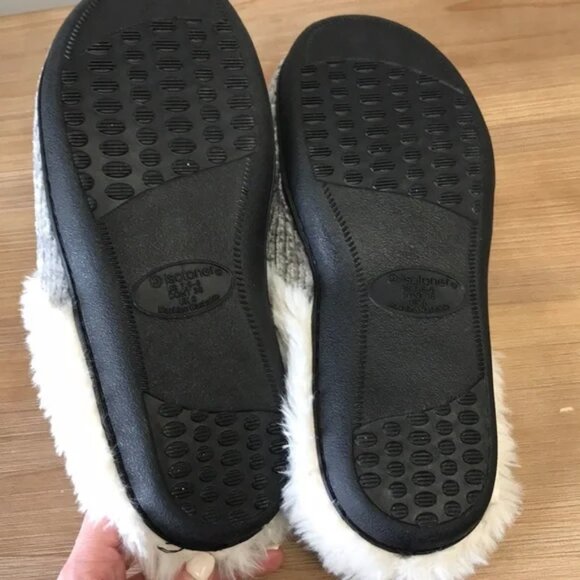 Isotoner Slippers - Picture 4 of 6